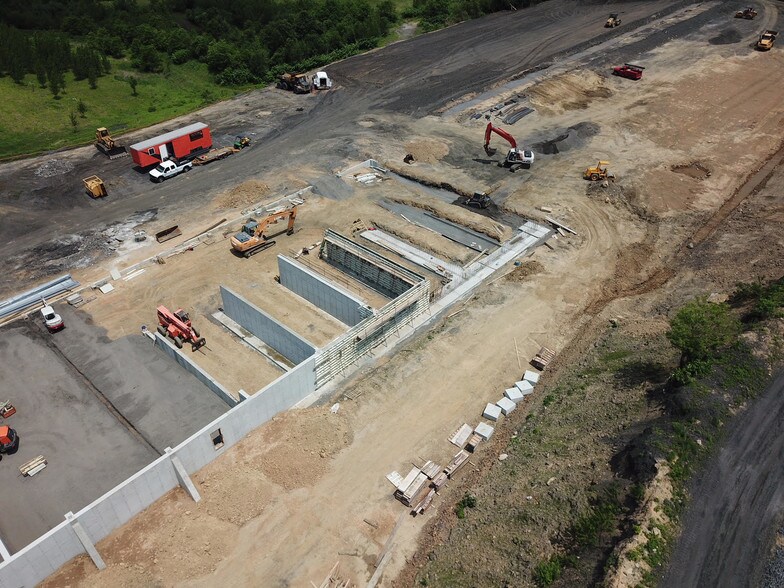 More Photos Of 12 S Tremont Rd, Tremont Land For Lease