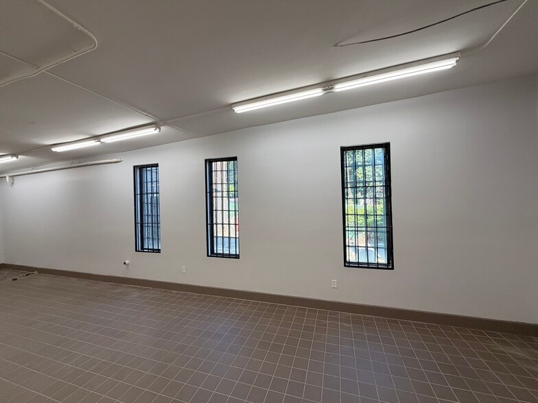 More Photos Of 225 34th St, Brooklyn Light Manufacturing For Lease