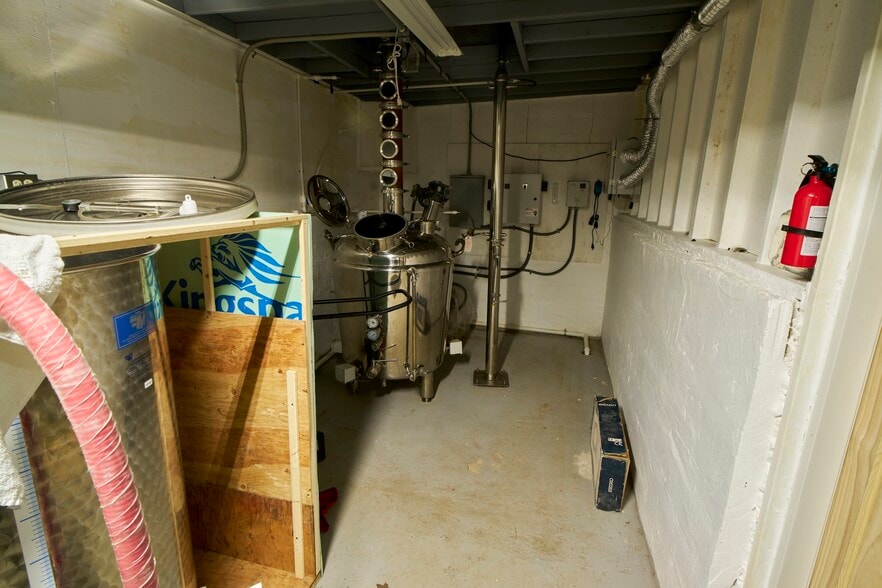 More Photos Of 77 McEntee St, Kingston Warehouse For Lease