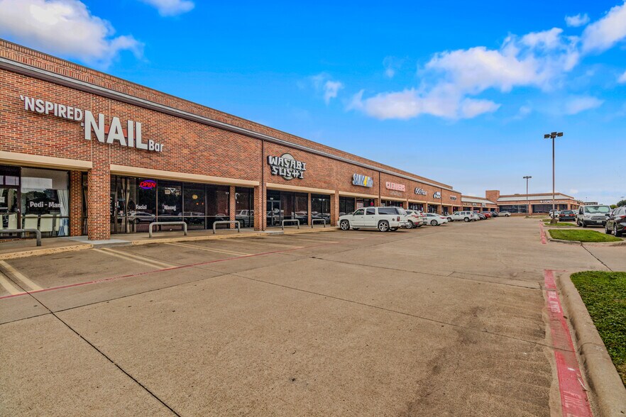 More Photos Of 5401-5531 S Hulen St, Fort Worth Unknown For Lease