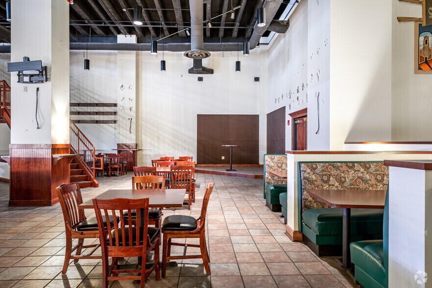 More Photos Of 222 S Main St, Akron Office For Sale