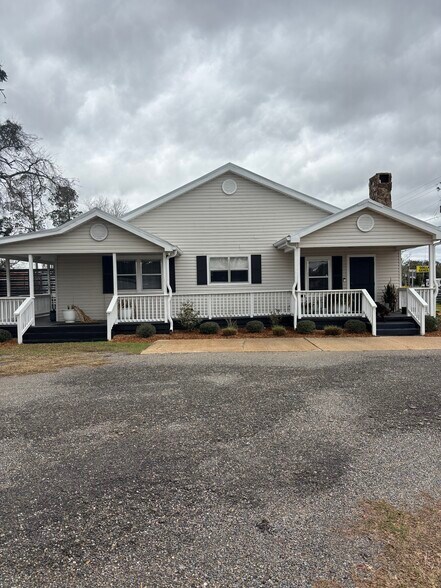 More Photos Of 11169 NW State Rd 20, Bristol Office For Sale