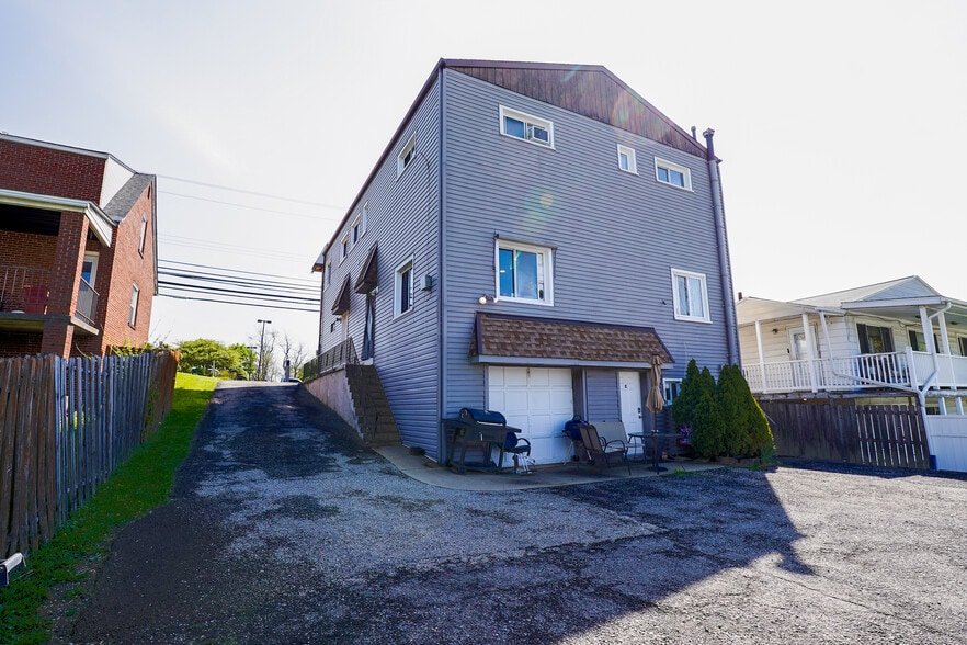 More Photos Of 1809 Pine Hollow Rd, McKees Rocks Storefront Retail Residential For Sale