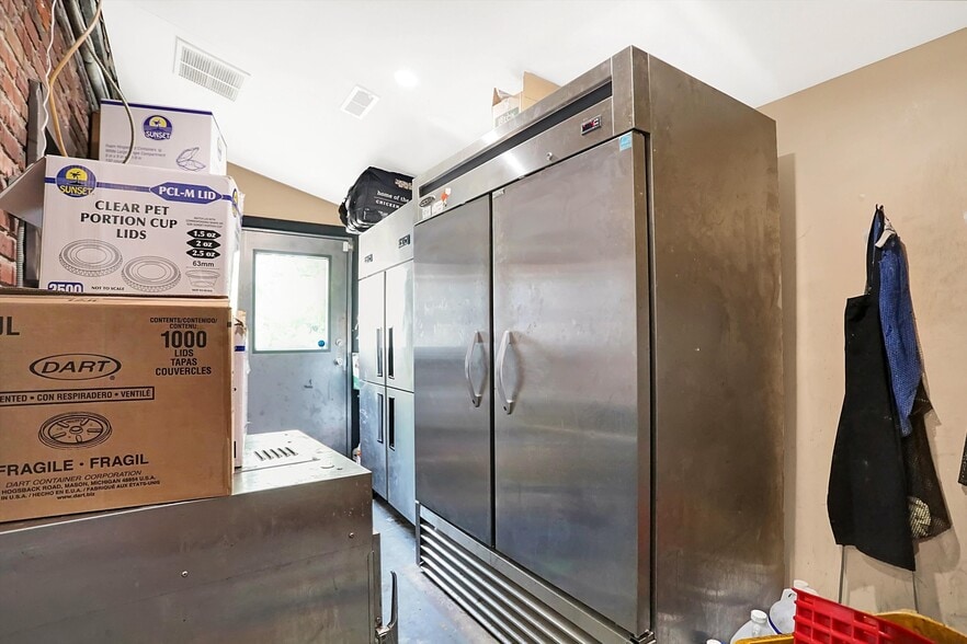 More Photos Of 2023 E Southeastern Ave, Indianapolis Restaurant For Sale