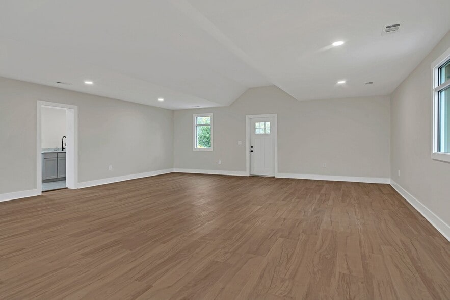 More Photos Of 709 Hart Ln, Nashville Office For Lease