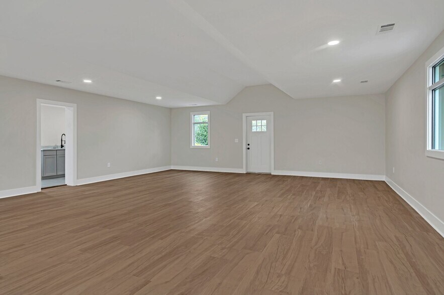 More Photos Of 709 Hart Ln, Nashville Office For Sale