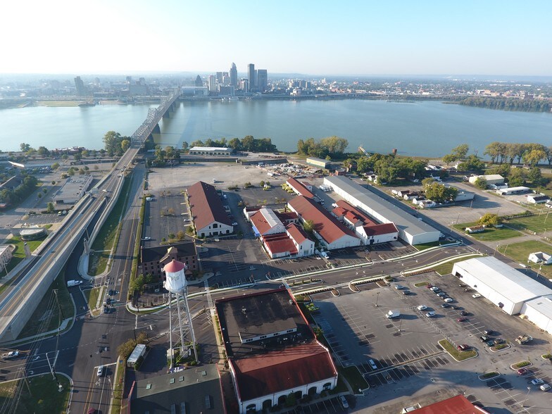 More Photos Of 400 Missouri Ave, Jeffersonville Office For Lease