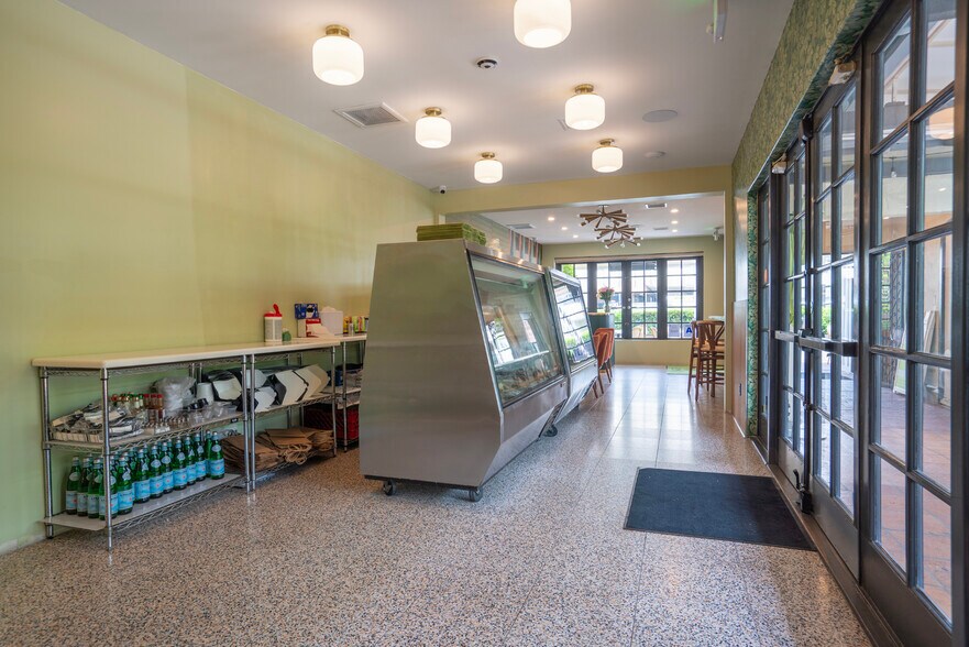 More Photos Of 664-668 N Palm Canyon Dr, Palm Springs Office For Sale