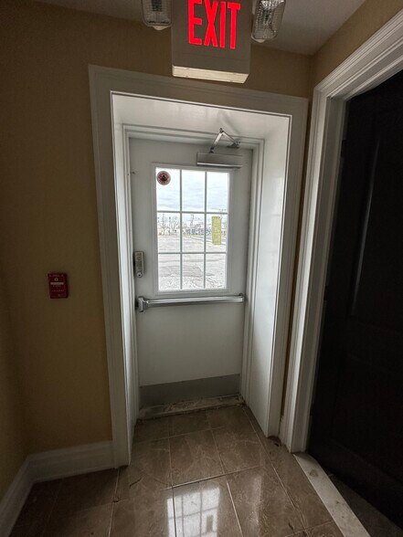 More Photos Of 25 Nassau Ln, Island Park Office For Lease