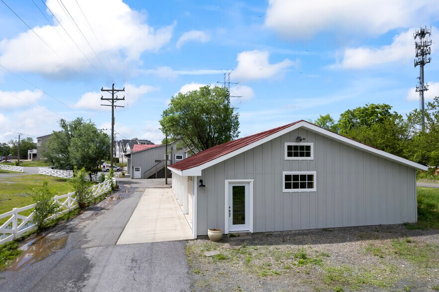 More Photos Of 20704 Ashburn Rd, Ashburn Unknown For Lease