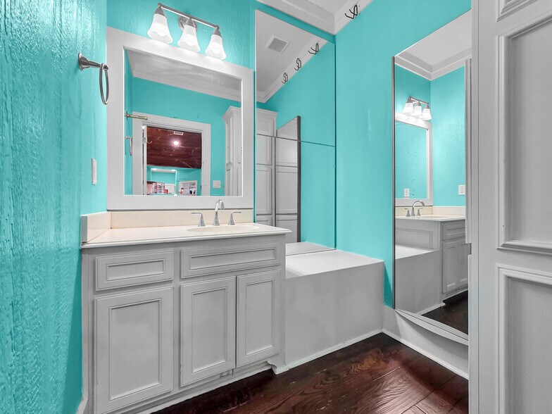 More Photos Of 970 Surfside, Crystal Beach General Retail For Sale