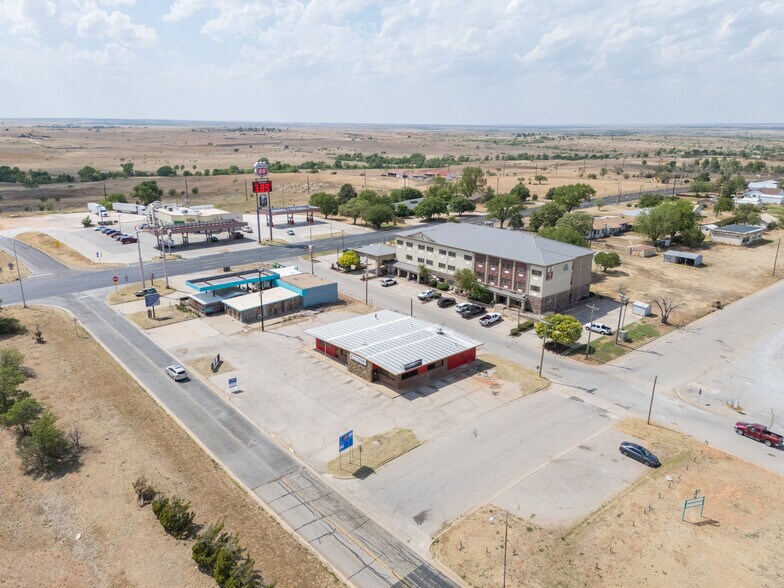 More Photos Of 103 Interstate 40, Shamrock Restaurant For Sale