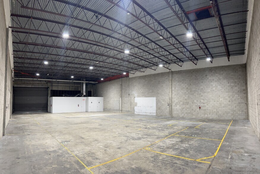 More Photos Of 7801-7889 NW 15th St, Doral Warehouse For Lease
