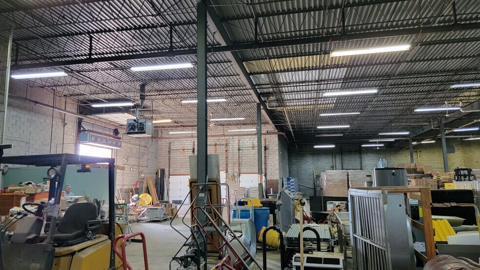 More Photos Of 227-241 S River St, Aurora Warehouse For Lease