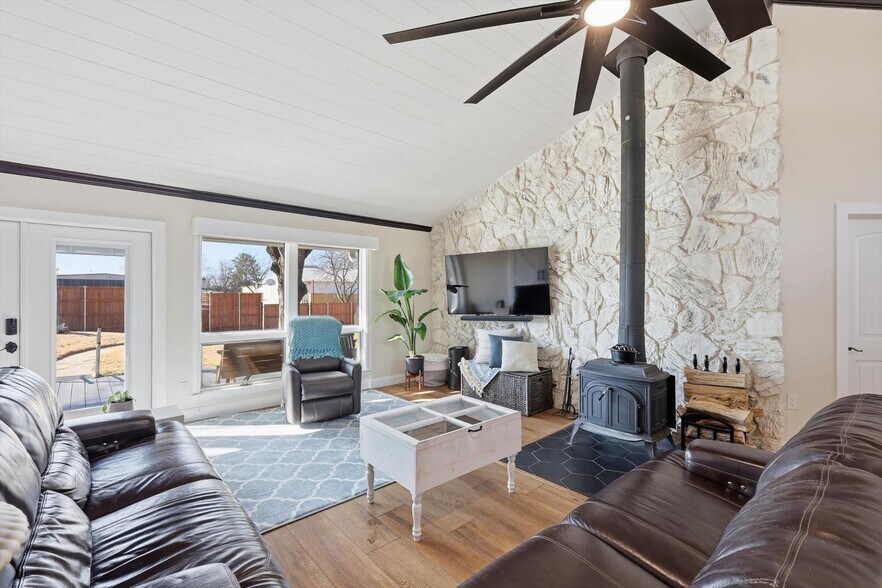More Photos Of 10115 General Bond Ct, McKinney Airplane Hangar For Sale