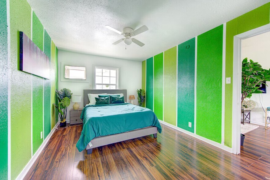 More Photos Of 2917-2919 Ashley St, Houston Apartments For Sale