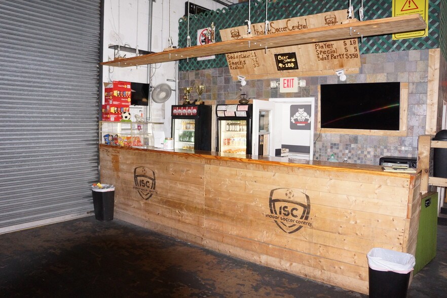 More Photos Of 17401 NW 2nd Ave, Miami Warehouse For Sale