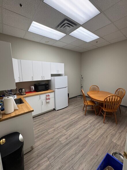 More Photos Of 4999 43rd St SE, Calgary Light Distribution For Sale