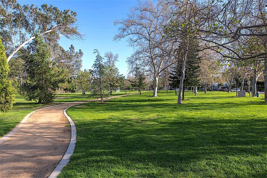 More Photos Of 5438-5440 Colfax Ave, Valley Village Apartments For Sale