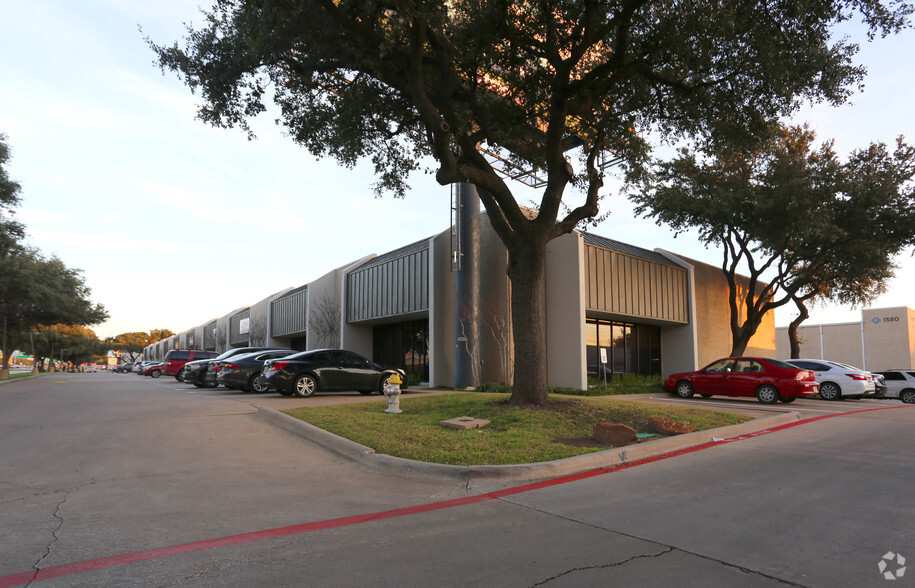 Primary Photo Of 1300 N Interstate 35E, Carrollton Showroom For Lease