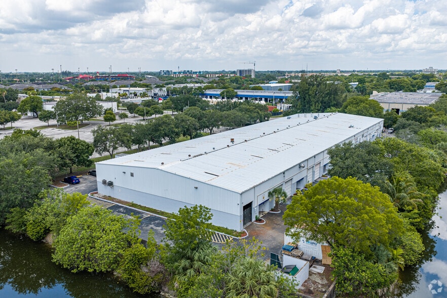 More Photos Of 1600-1650 NW 34th Ter, Lauderhill Warehouse For Lease