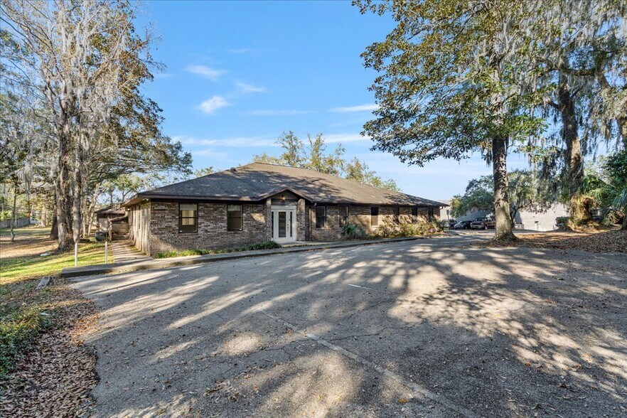 More Photos Of 7733 W Newberry Rd, Gainesville Office For Sale