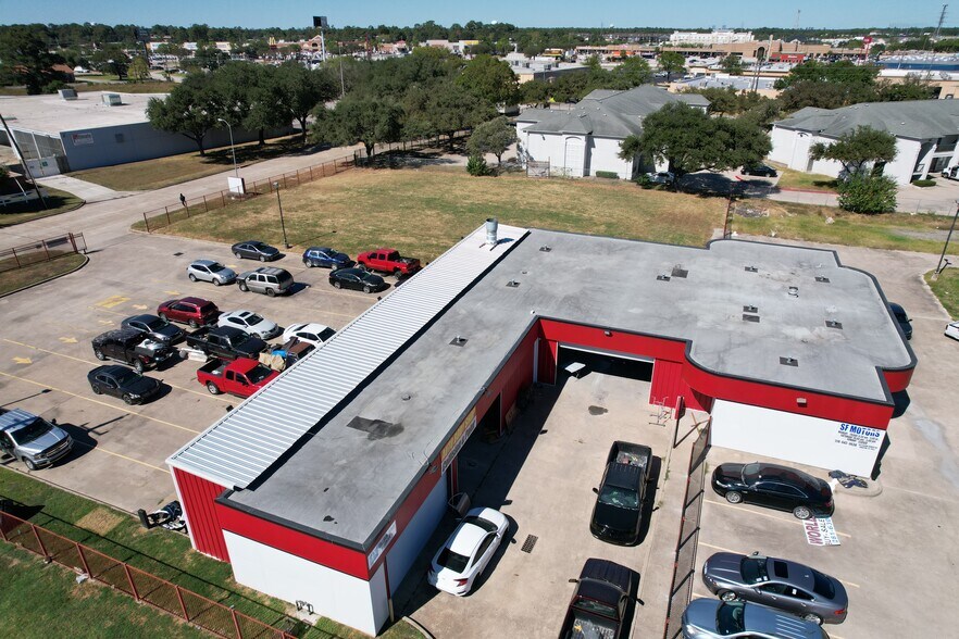 More Photos Of 101 Wells Fargo Dr, Houston Auto Repair For Sale