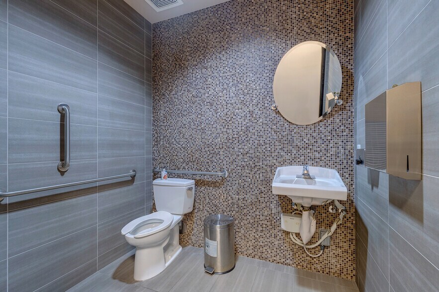 More Photos Of 200 Hoover Ave, Las Vegas Apartments For Lease