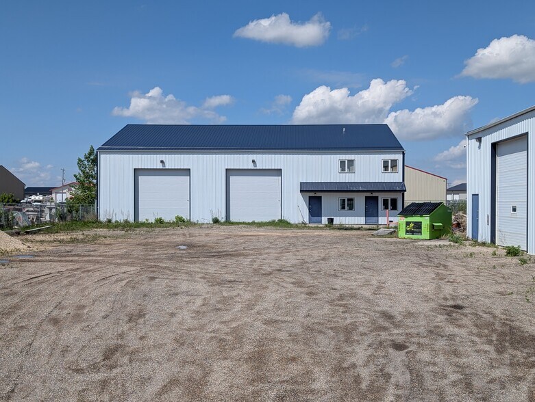More Photos Of 949 Redonda St, Winnipeg Industrial For Lease
