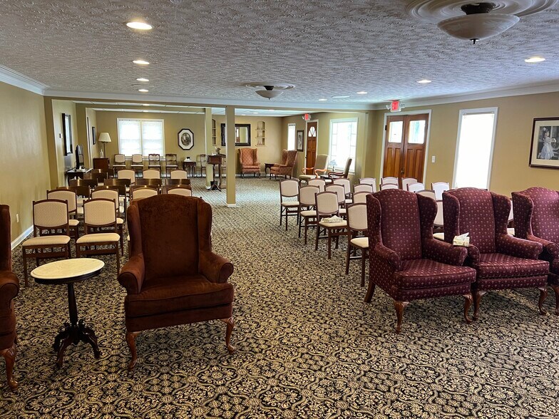 More Photos Of 9405 Butternut St, New Lothrop Office For Sale