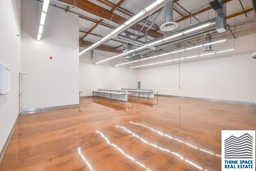 More Photos Of 9419 Mason Ave, Chatsworth Manufacturing For Lease