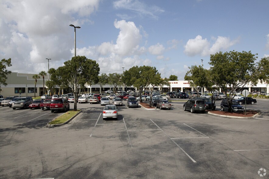 More Photos Of 2414-2490 W 60th St, Hialeah Supermarket For Lease