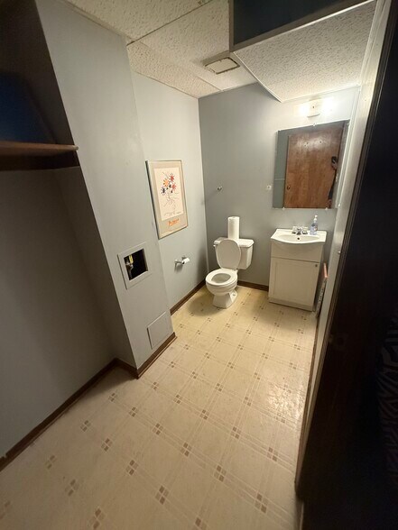 More Photos Of 4212 S Hocker Dr, Independence Office For Sale