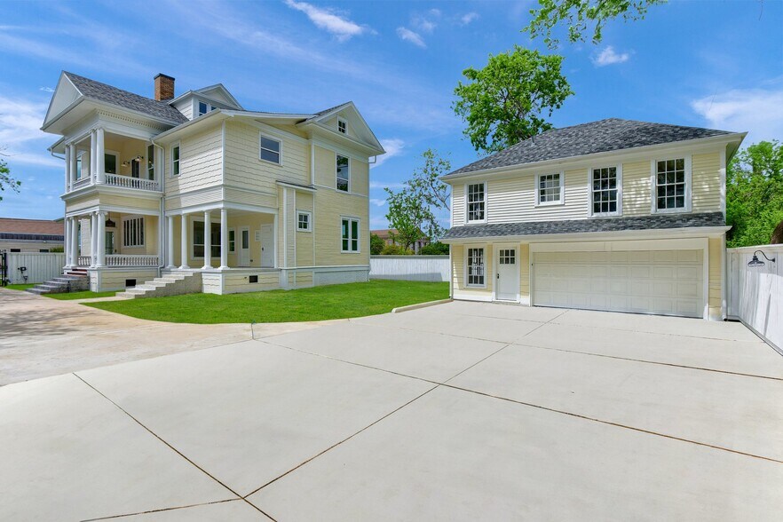 More Photos Of 511 S Travis St, Sherman Office For Sale