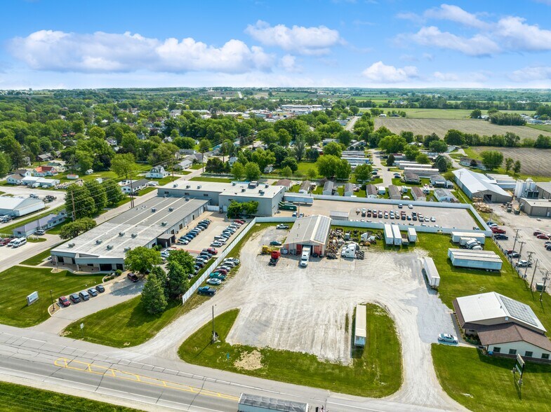 More Photos Of 102 1st St S, Kalona Light Manufacturing For Sale