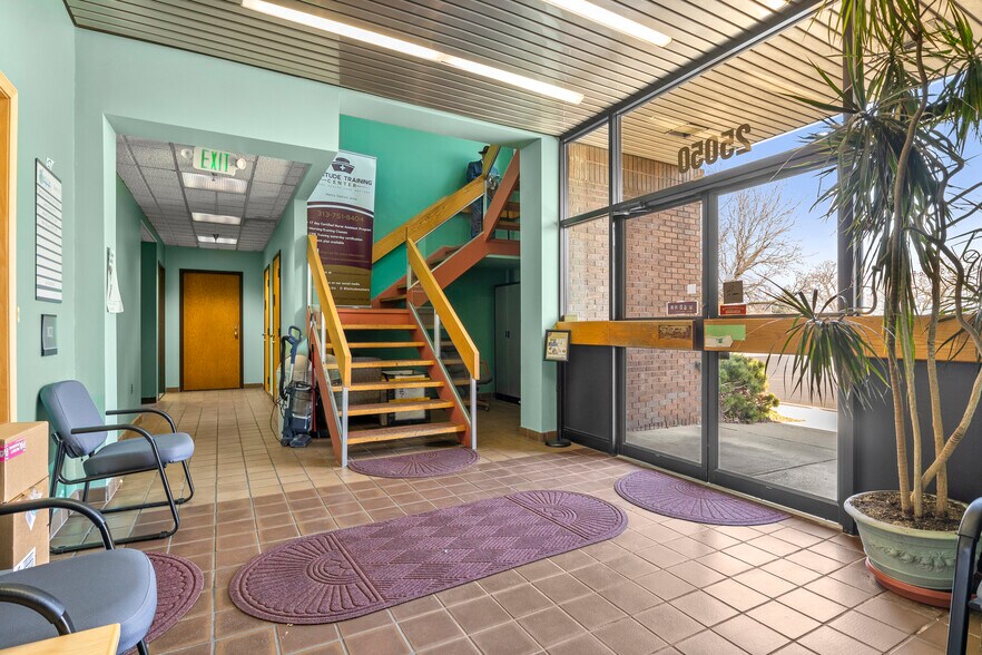 More Photos Of 25050 Outer Dr, Lincoln Park Office For Lease