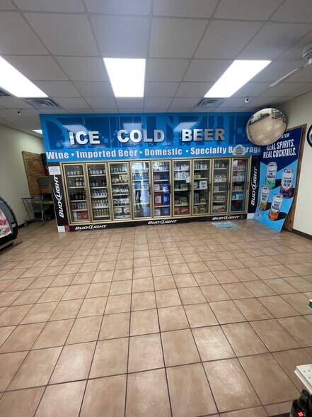 More Photos Of 8300-8358 Long Point Rd, Houston Unknown For Lease