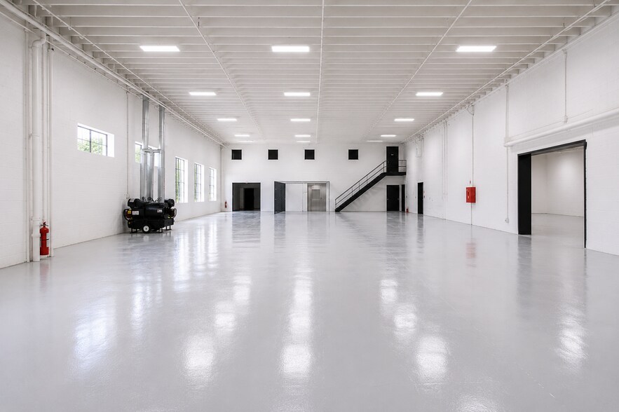 More Photos Of 414 N Meriah St, Landis Warehouse For Lease