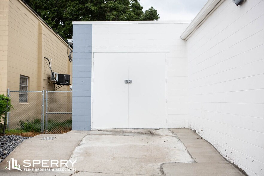 More Photos Of 411 Clearlake Rd, Cocoa Service For Lease