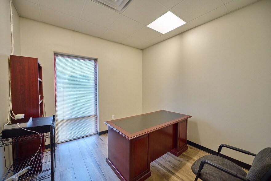 More Photos Of 1902 E Central Texas Expy, Killeen Auto Dealership For Sale