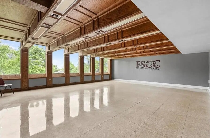 More Photos Of 810 Burke St, Fort Scott Office For Sale