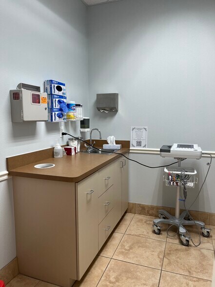 More Photos Of 1383 Providence Rd, Brandon Medical For Sale