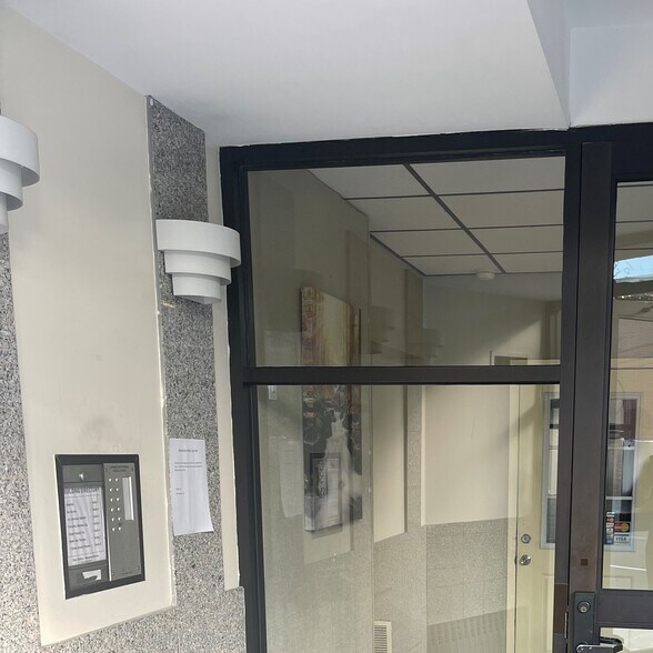 More Photos Of 10 Union Ave, Lynbrook Office For Sale