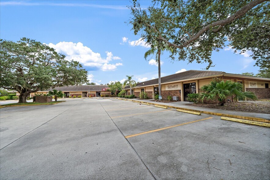More Photos Of 4012-4020 Sawyer Rd, Sarasota Medical For Lease