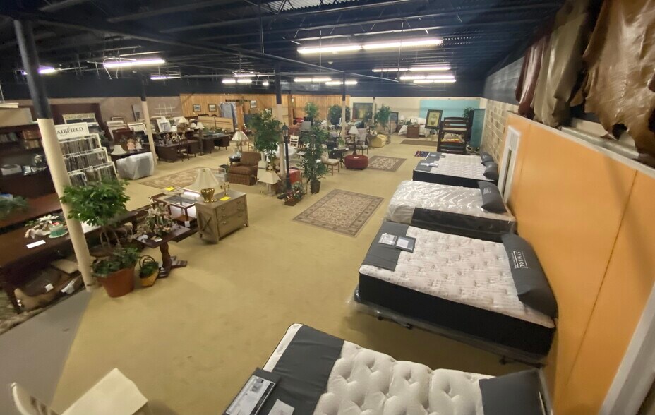 More Photos Of 3351 Hickory Blvd, Hudson Freestanding For Sale