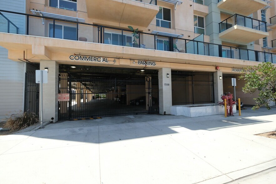 More Photos Of 1598 Long Beach Blvd, Long Beach Storefront Retail Office For Sale