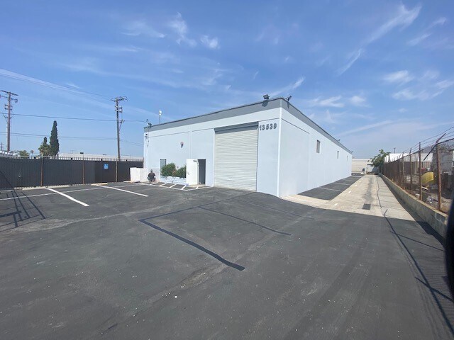 More Photos Of 13539 Desmond St, Pacoima Manufacturing For Lease