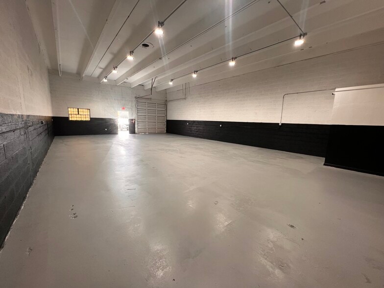 More Photos Of 18900-18950 NE 5th Ave, Miami Warehouse For Lease