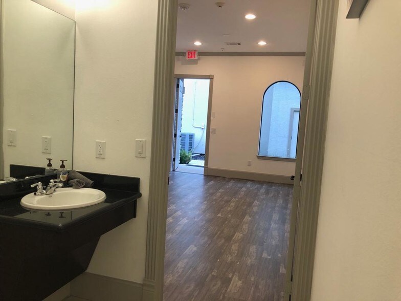 More Photos Of 250 Ed English Rd, Shenandoah Medical For Sale