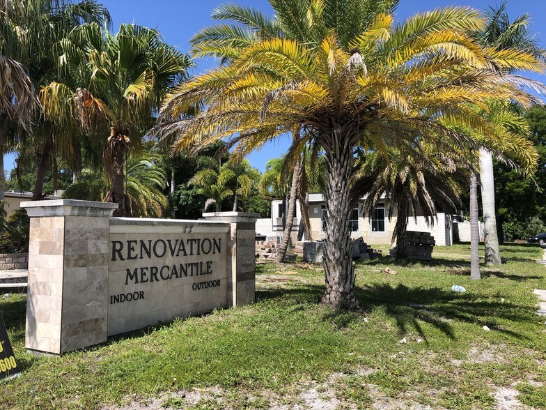 More Photos Of 575 N Washington Blvd, Sarasota Freestanding For Sale